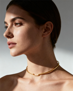 Hexingsheng Jewelry | The Timeless Beauty of the Metal Collar Necklace in Modern Fashion